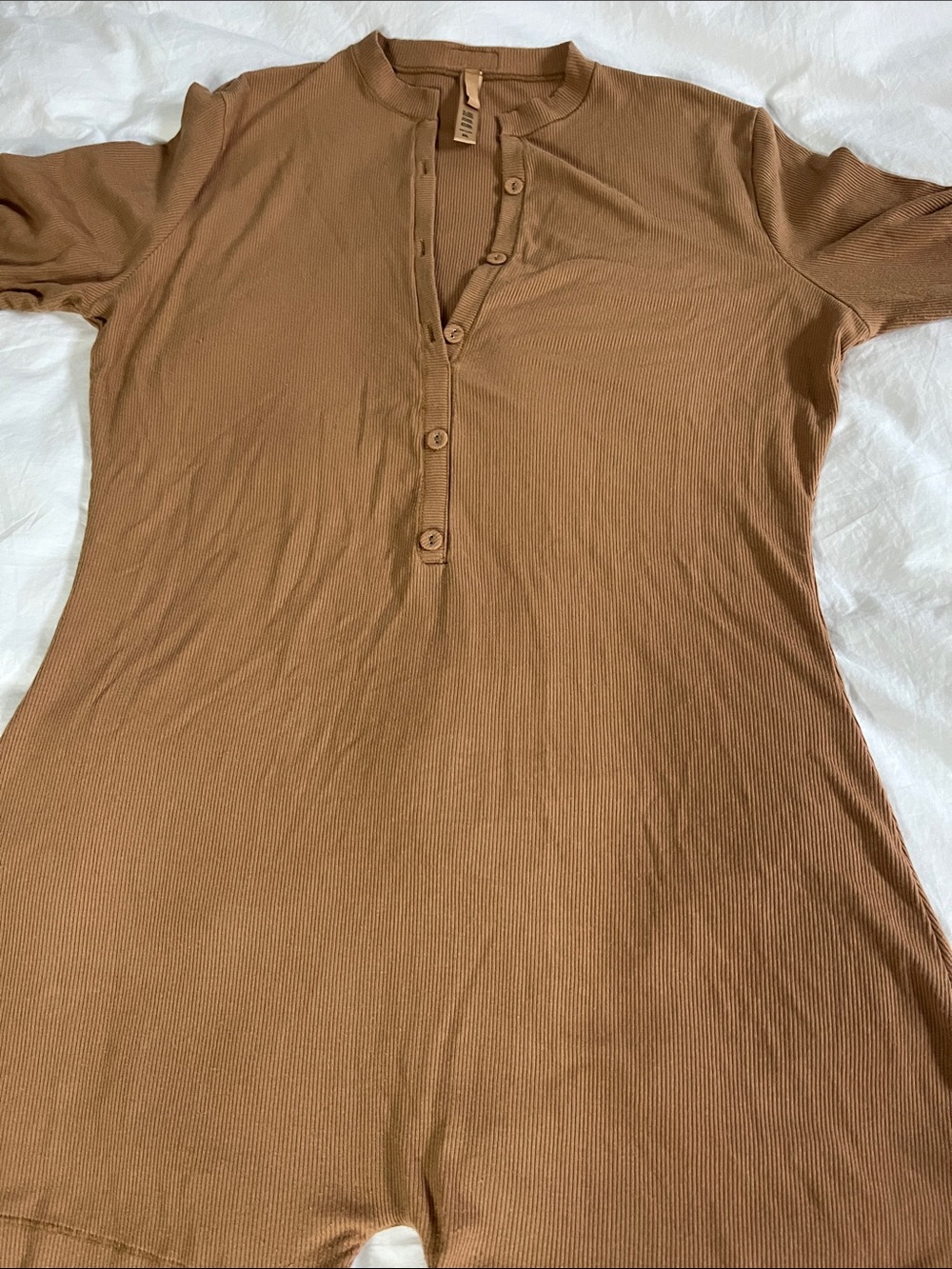 SKIMS Soft Lounge Long Sleeve Henley Romper Pajamas in Camel Beige 2XL - Picture 4 of 8